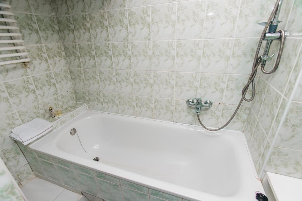 Mary Apartamento Lviv Exterior foto