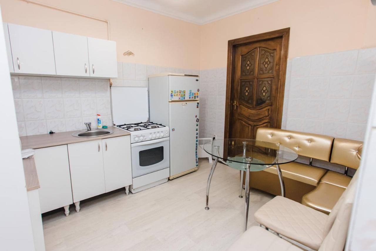 Mary Apartamento Lviv Exterior foto