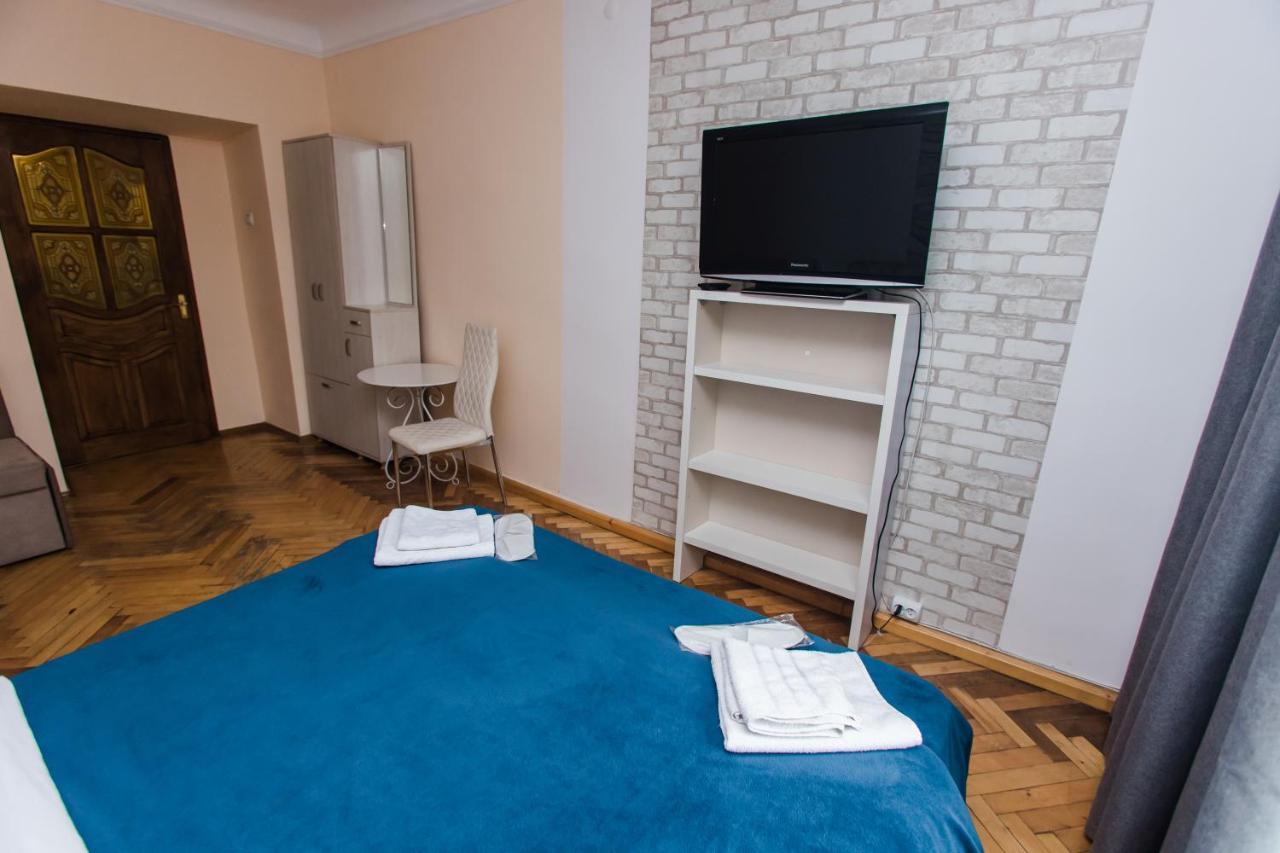 Mary Apartamento Lviv Exterior foto