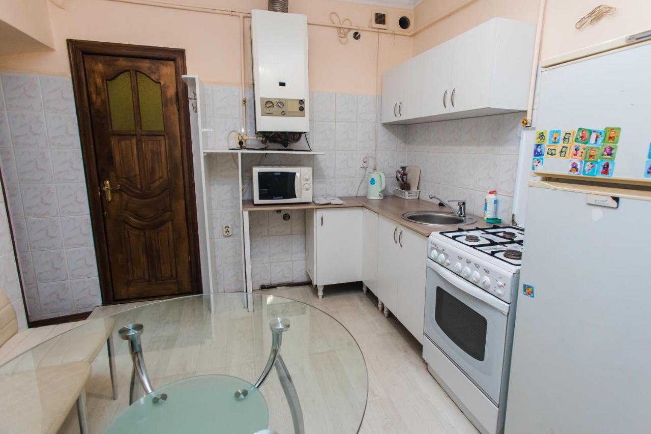 Mary Apartamento Lviv Exterior foto