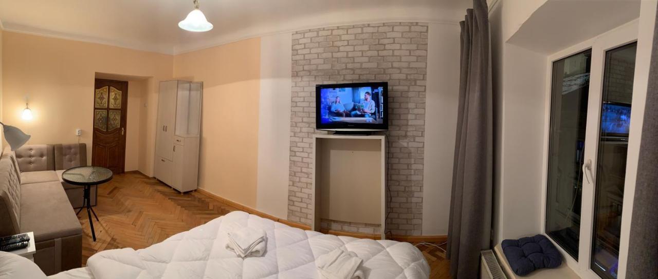Mary Apartamento Lviv Exterior foto