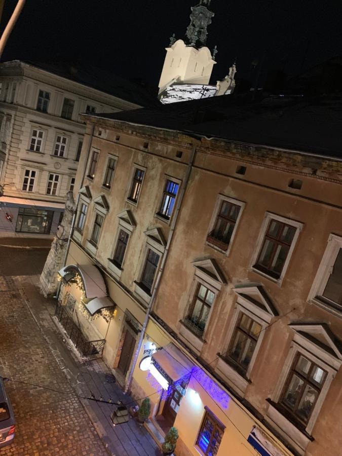 Mary Apartamento Lviv Exterior foto